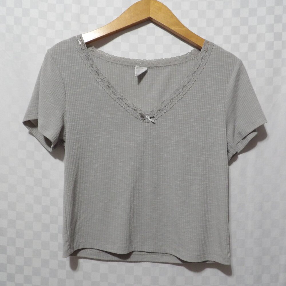 ME TO WE Ribbed Crop Top w/ Lace Neckline | M